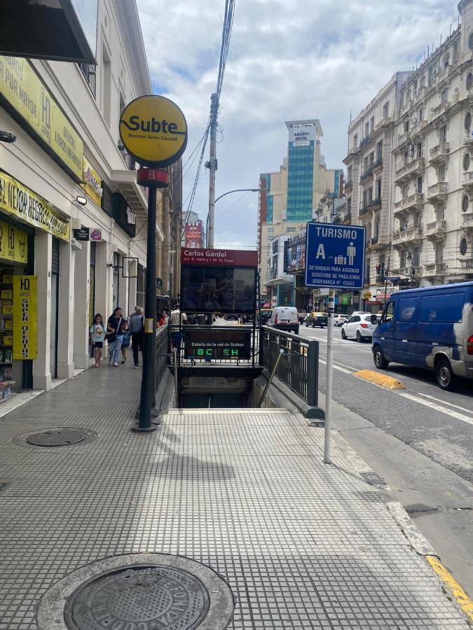 Avenida Corrientes Y Billinghurst A Metros De Abasto Shopping Buenos Aires Exterior foto